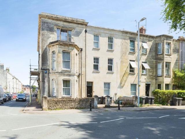 Flat for sale in Kings Barton, Gloucester