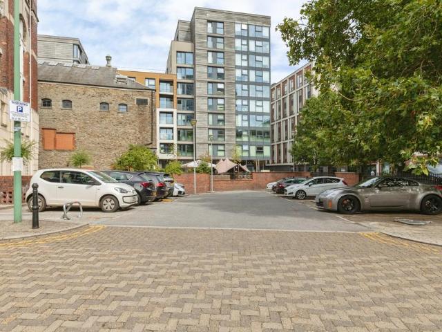 Flat for sale in Redcliffe, Feckenham