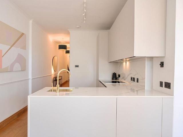 Flat for sale in Brompton, Greater London