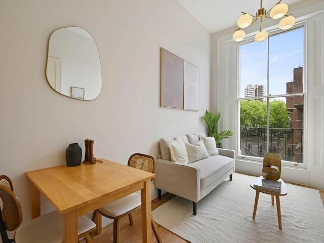 Flat for sale in Maida Hill, Greater London