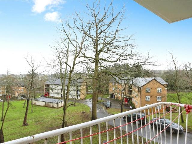 Flat for sale in London Borough of Lewisham, Forest Hill