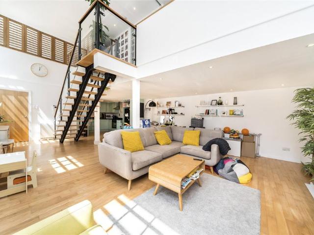 Flat for sale in Mile End, Greater London