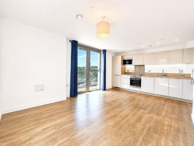 Flat for sale in London Borough of Lewisham, Ladywell