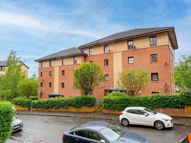 Flat for sale in North Woodside, Scotland