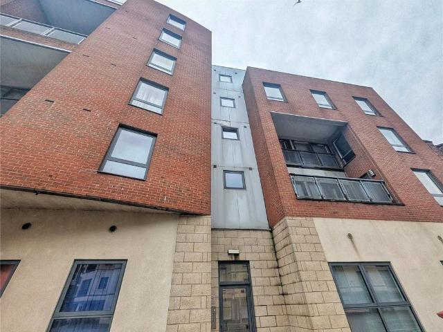 Flat for sale in Islington, Calderstones
