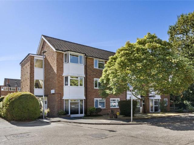 Flat for sale in Surbiton, Greater London