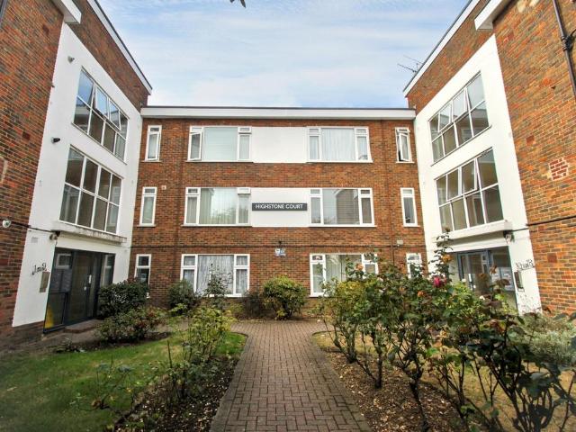 Flat for sale in Snaresbrook, Greater London