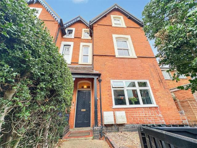 Flat for sale in Kings Heath, Wake Green