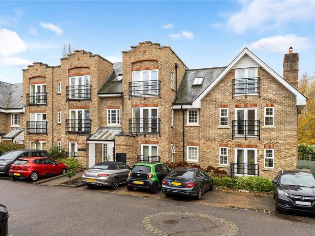 Flat for sale in Weybridge, Elmbridge