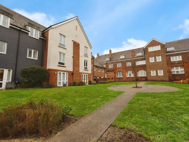 Flat for sale in Spring Vale, Hampshire