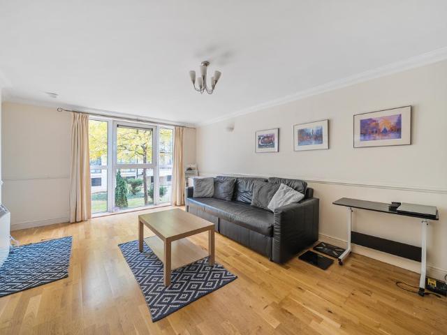 Flat for sale in Millennium Quay, Greater London