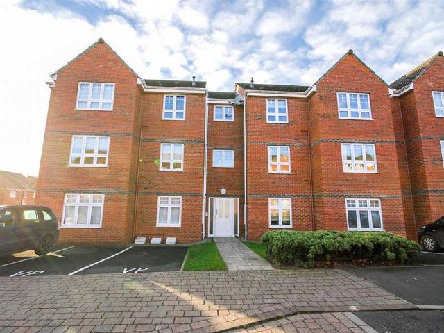 Flat for sale in Kenton, Tyne And Wear