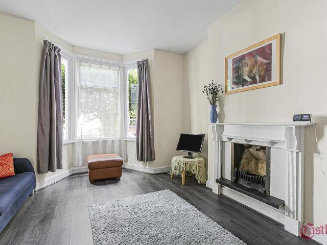 Flat for sale in Palmers Green, Greater London