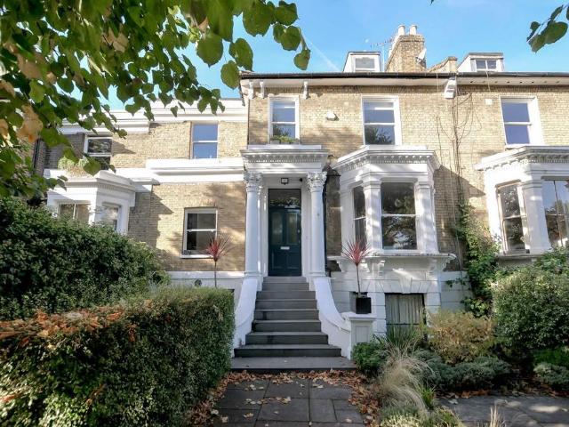Flat for sale in London Borough of Hackney, Greater London