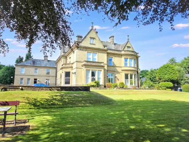 Flat for sale in Savile Park, West Yorkshire
