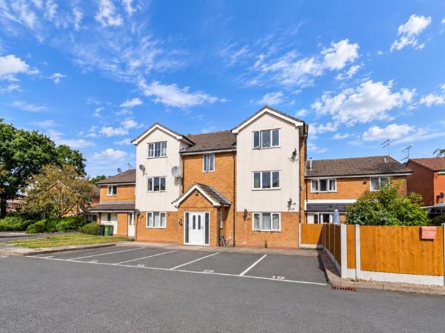Flat for sale in Warndon, Worcestershire