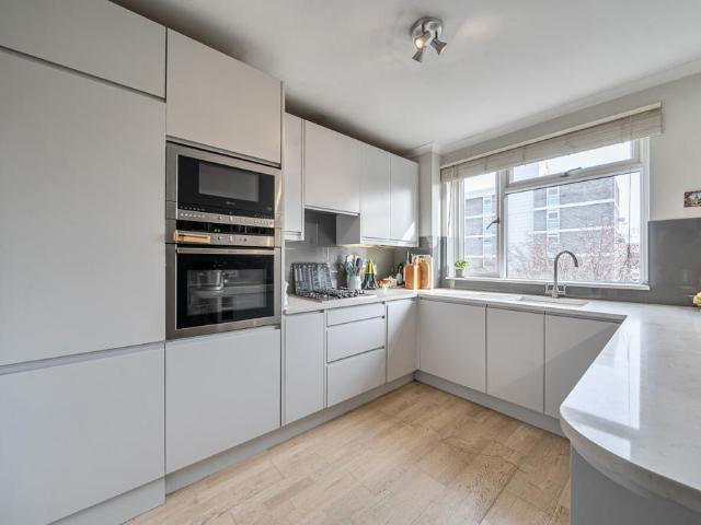 Flat for sale in Putney, Greater London