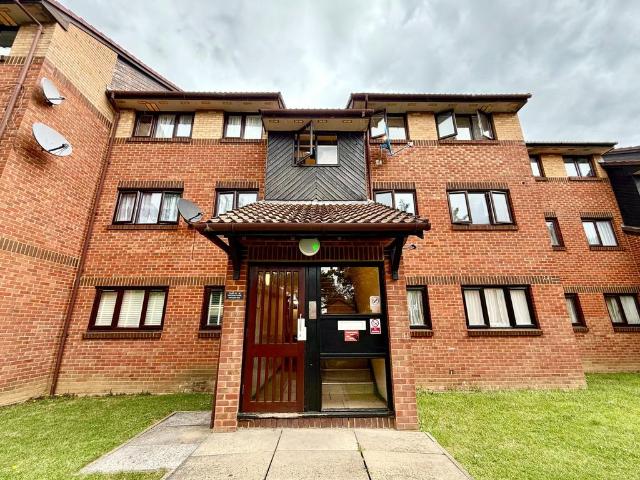 Flat for sale in Burnt Oak, Greater London
