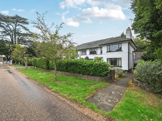 Flat for sale in Sunningdale