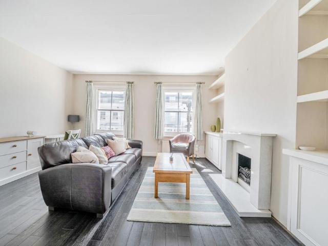Flat for sale in West Kensington, Greater London