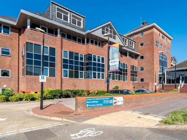 Flat for sale in Bellfields, Guildford