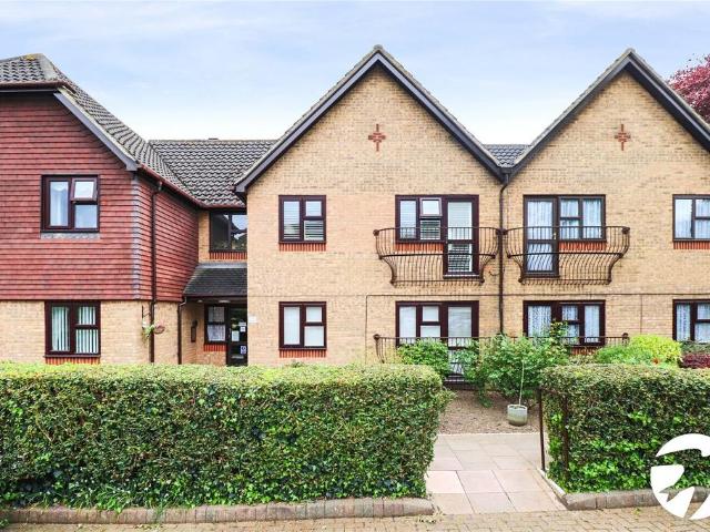 Flat for sale in Lessness Heath, Greater London