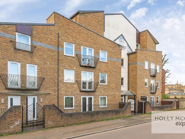 Flat for sale in London Borough of Lewisham, Blackheath