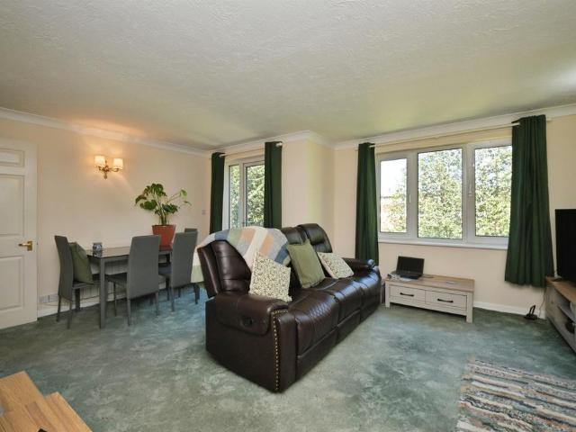 Flat for sale in Broxbourne, Hertfordshire