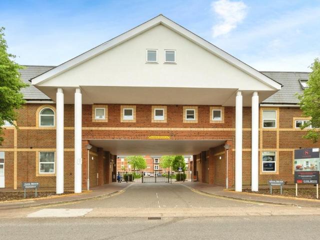 Flat for sale in Quarrendon, Aylesbury