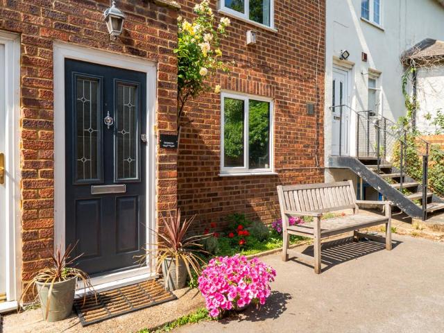 Flat for sale in Woking, Surrey