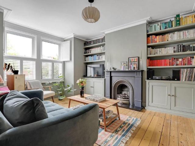 Flat for sale in London Borough of Lewisham, Bell Green