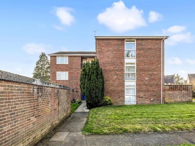 Flat for sale in Horsham, West Sussex