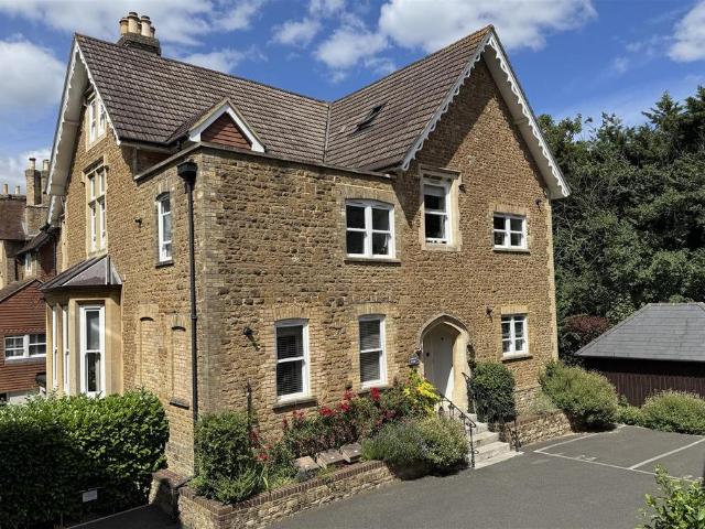 Flat for sale in Holloway Hill, Fole
