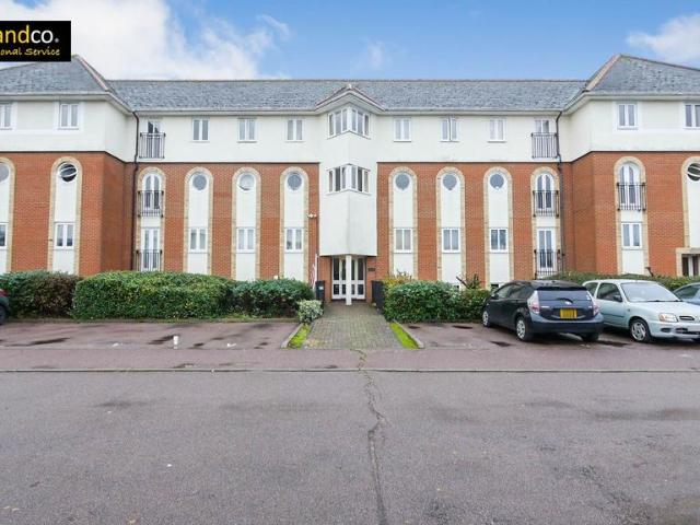 Flat for sale in Hatfield, Fretherne