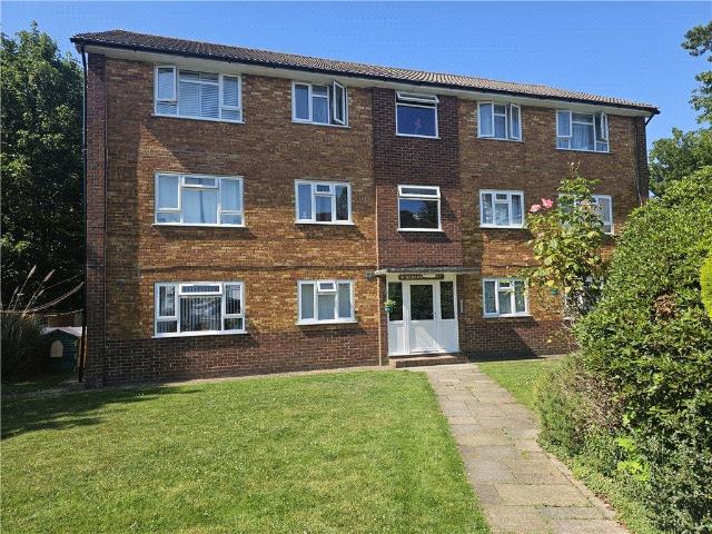 Flat for sale in Caterham on the Hill, Hillview