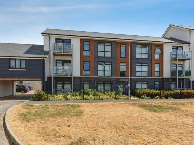 Flat for sale in Patchway, South Gloucestershire