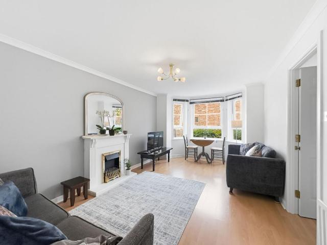 Flat for sale in Leith, Scotland