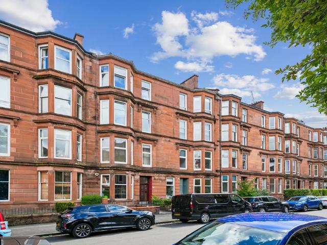 Flat for sale in Crossmyloof, Scotland