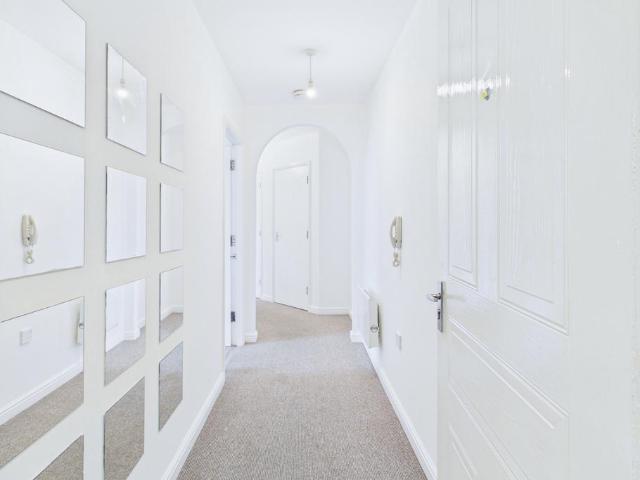 Flat for sale in Wotton Pitch, Gloucester