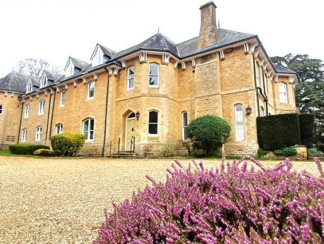 Flat for sale in Charlbury, Black Bourton