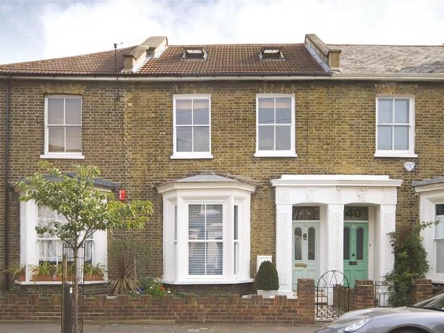 Flat for sale in Shacklewell, Greater London