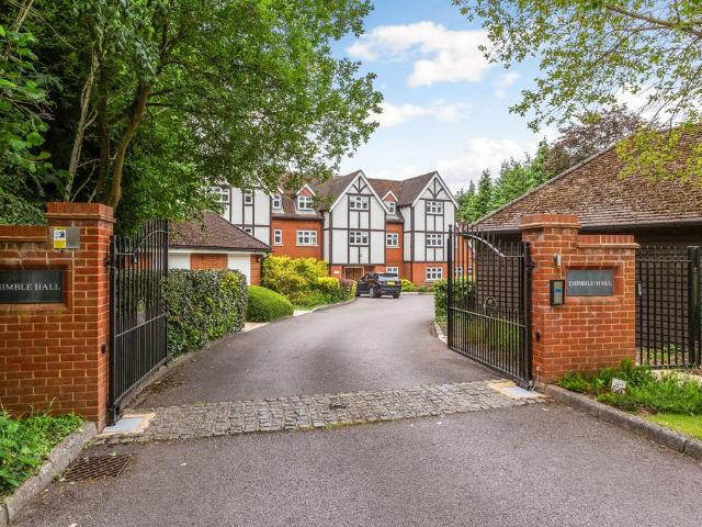 Flat for sale in Sunningdale