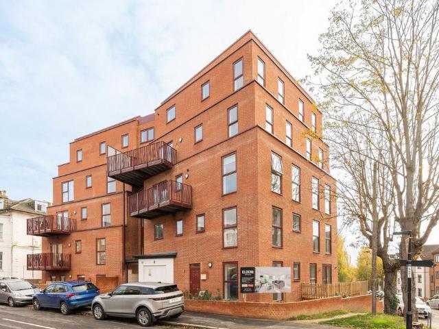 Flat for sale in London Borough of Croydon, Greater London