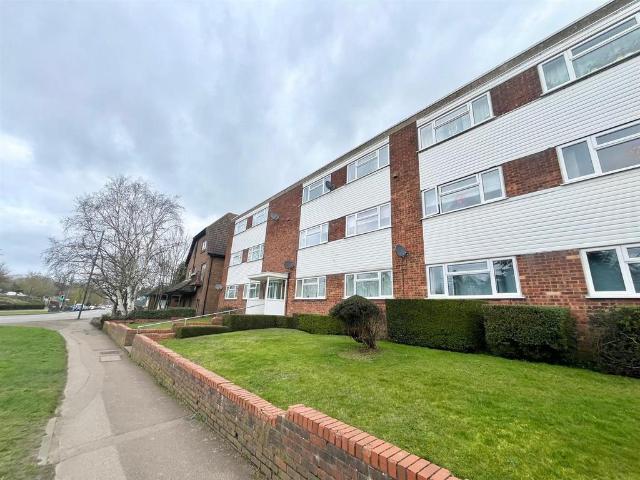 Flat for sale in King's Walden, Hertfordshire