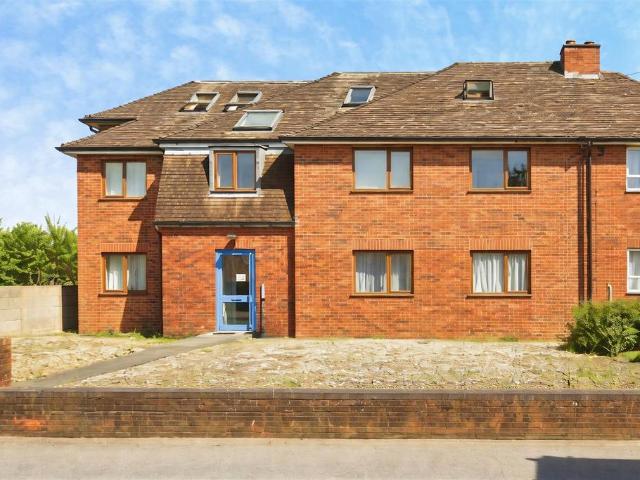 Flat for sale in North Town, Aldershot