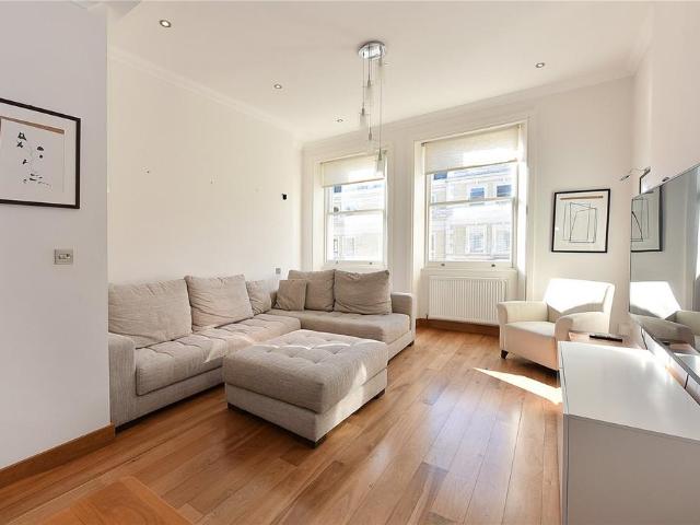 Flat for sale in South Kensington, Greater London