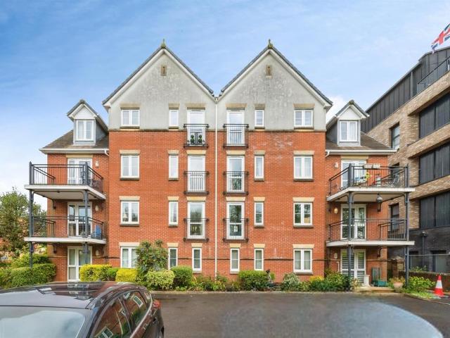 Flat for sale in Eastleigh, Helford