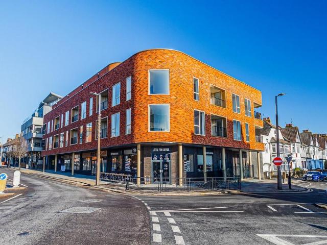 Flat for sale in Alton Barnes, Essex