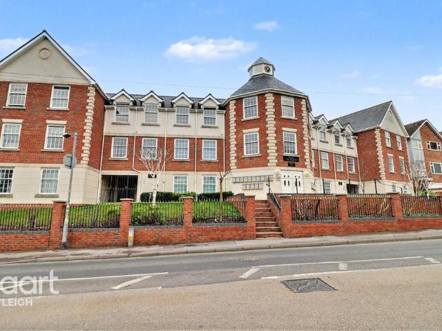Flat for sale in Barling, Essex