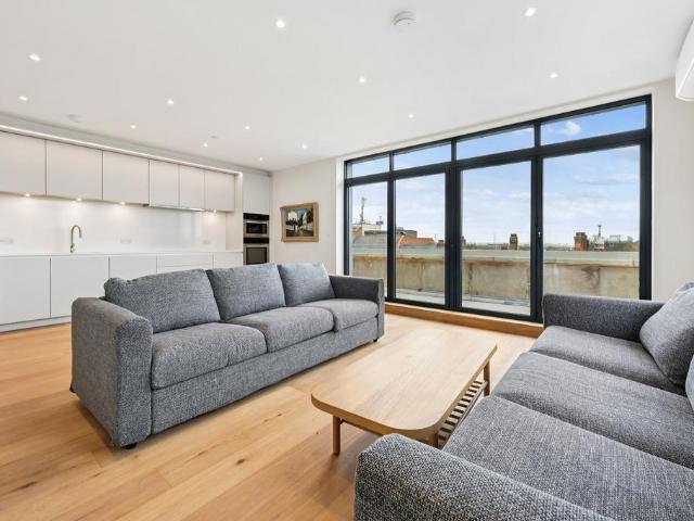 Flat for sale in Bayswater, Greater London